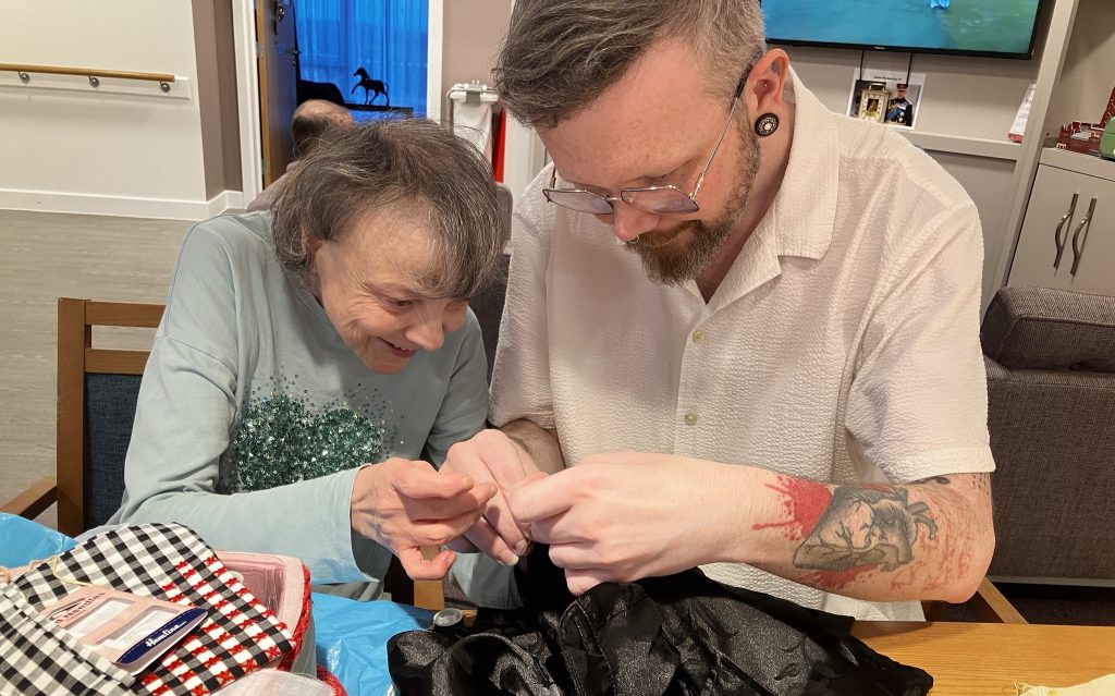 Photo of Sarah and Sam knitting